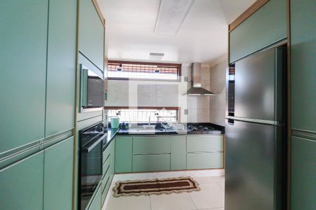 Casa à venda com 288m², 3 quartos e 4 vagas Casa à venda com 288m², 3 quartos e 4 vagasCozinha e Área de Serviço