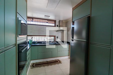 Casa à venda com 288m², 3 quartos e 4 vagas Casa à venda com 288m², 3 quartos e 4 vagasCozinha e Área de Serviço