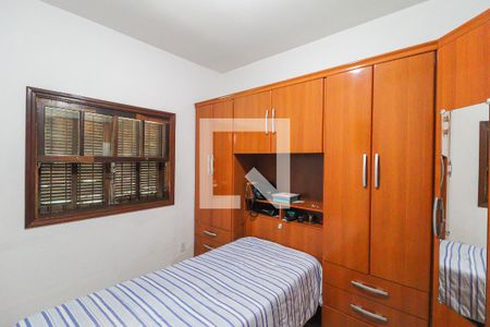 Casa à venda com 288m², 3 quartos e 4 vagas Casa à venda com 288m², 3 quartos e 4 vagasQuarto 2