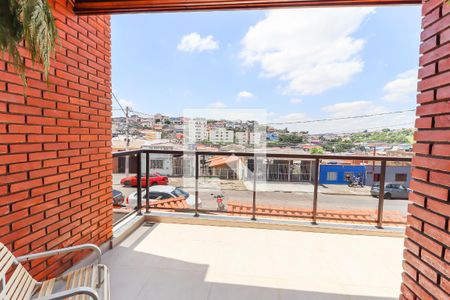 Casa à venda com 288m², 3 quartos e 4 vagas Casa à venda com 288m², 3 quartos e 4 vagasSacada
