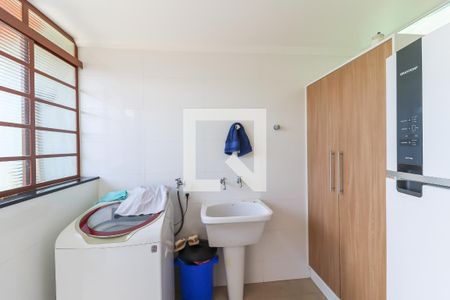 Casa à venda com 288m², 3 quartos e 4 vagas Casa à venda com 288m², 3 quartos e 4 vagasCozinha e Área de Serviço