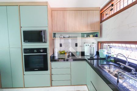 Casa à venda com 288m², 3 quartos e 4 vagas Casa à venda com 288m², 3 quartos e 4 vagasCozinha e Área de Serviço