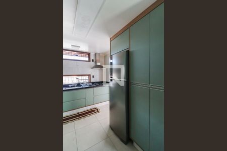 Casa à venda com 288m², 3 quartos e 4 vagas Casa à venda com 288m², 3 quartos e 4 vagasCozinha e Área de Serviço