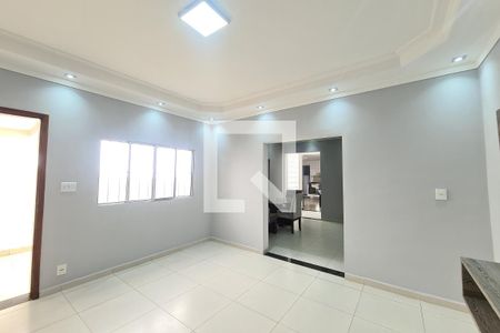 Sala de casa à venda com 4 quartos, 200m² em Vila Antonieta, São Paulo