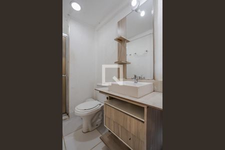 Banheiro de apartamento para alugar com 1 quarto, 45m² em Humaitá, Porto Alegre