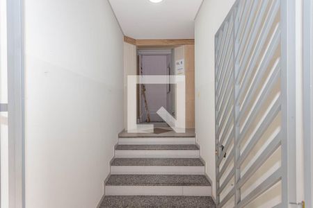 Escadas de apartamento para alugar com 1 quarto, 44m² em Vila Marte, São Paulo