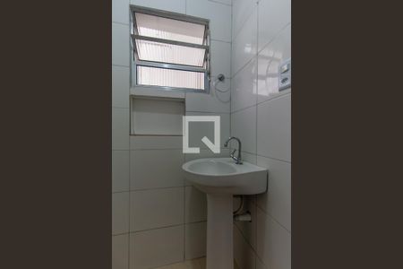 Banheiro de casa para alugar com 1 quarto, 30m² em Parque São Lucas, São Paulo