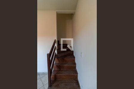 Escada de casa para alugar com 3 quartos, 82m² em Santa Amelia, Belo Horizonte