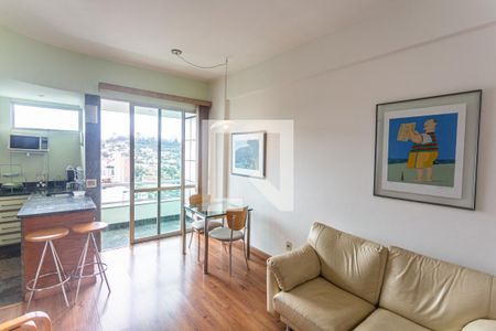 Sala de apartamento para alugar com 1 quarto, 50m² em Lourdes, Belo Horizonte