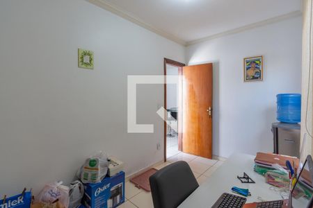 Quarto 2 de casa à venda com 3 quartos, 100m² em Heliópolis, Belo Horizonte