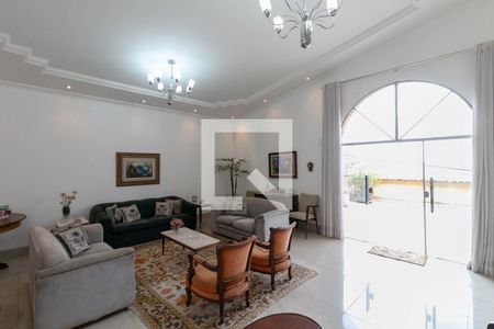 Sala de casa à venda com 3 quartos, 370m² em São Lucas, Belo Horizonte