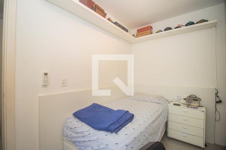 Quarto 1 de apartamento para alugar com 2 quartos, 70m² em Passo da Areia, Porto Alegre