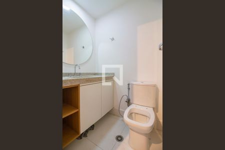 Banheiro de kitnet/studio para alugar com 1 quarto, 28m² em Paraíso, São Paulo