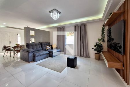Sala de casa à venda com 5 quartos, 380m² em Piratininga, Niterói