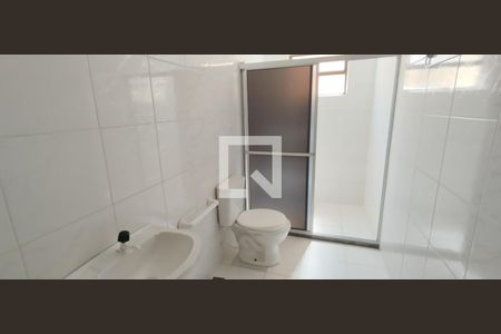 Banheiro de casa para alugar com 2 quartos, 104m² em Piatã, Salvador