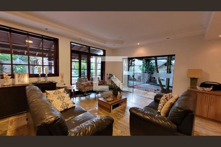 Casa de condomínio à venda com 470m², 4 quartos e 4 vagasSala