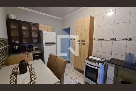 Casa à venda com 180m², 4 quartos e 2 vagas Casa à venda com 180m², 4 quartos e 2 vagasCozinha 2