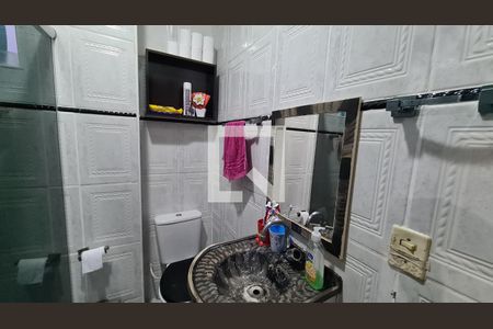 Casa à venda com 180m², 4 quartos e 2 vagas Casa à venda com 180m², 4 quartos e 2 vagasBanheiro