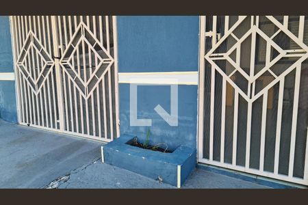 Casa à venda com 180m², 4 quartos e 2 vagas Casa à venda com 180m², 4 quartos e 2 vagasFachada