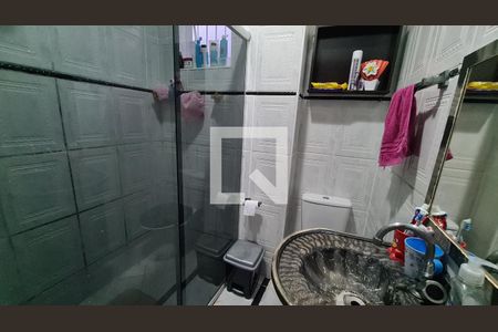 Casa à venda com 180m², 4 quartos e 2 vagas Casa à venda com 180m², 4 quartos e 2 vagasBanheiro