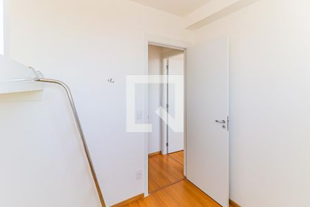 Quarto 1 de apartamento para alugar com 2 quartos, 44m² em Parque Maria Helena, São Paulo