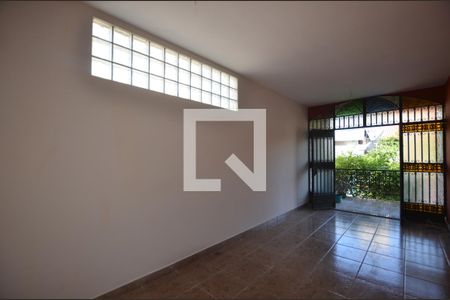 Sala 1 de casa para alugar com 4 quartos, 250m² em Vila Valqueire, Rio de Janeiro