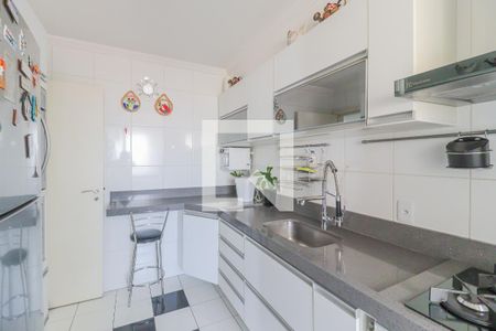 Apartamento à venda com 100m², 3 quartos e 2 vagas Apartamento à venda com 100m², 3 quartos e 2 vagasCozinha e Área de Serviço