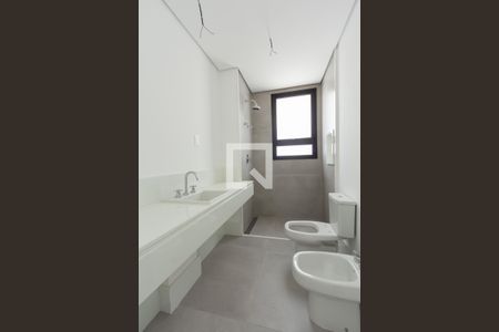 Apartamento à venda com 374m², 5 quartos e 5 vagas Apartamento à venda com 374m², 5 quartos e 5 vagasBanheiro da Suíte 3