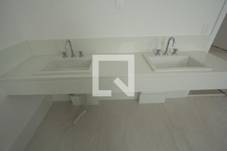 Apartamento à venda com 374m², 5 quartos e 5 vagas Apartamento à venda com 374m², 5 quartos e 5 vagasBanheiro da Suíte 4