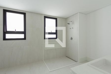 Apartamento à venda com 374m², 5 quartos e 5 vagas Apartamento à venda com 374m², 5 quartos e 5 vagasBanheiro da Suíte 4