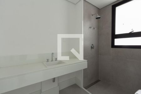 Apartamento à venda com 374m², 5 quartos e 5 vagas Apartamento à venda com 374m², 5 quartos e 5 vagasBanheiro da Suíte 1