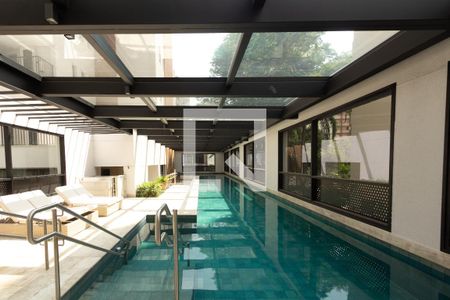 Apartamento à venda com 374m², 5 quartos e 5 vagas Apartamento à venda com 374m², 5 quartos e 5 vagasÁrea comum - Piscina