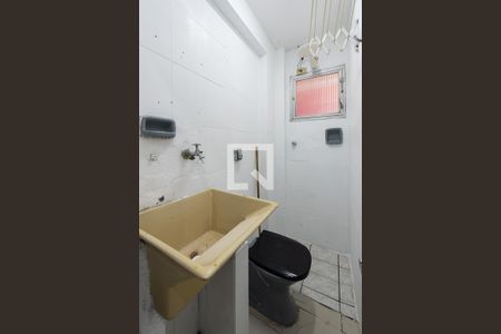 Banheiro de kitnet/studio para alugar com 1 quarto, 30m² em José Menino, Santos