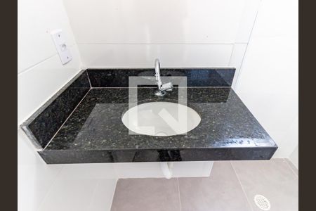 Banheiro de apartamento à venda com 1 quarto, 24m² em Vila Prudente, São Paulo