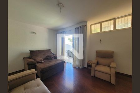 Sala de TV de casa à venda com 4 quartos, 188m² em Vila Nogueira, Campinas