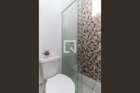 Banheiro de kitnet/studio para alugar com 1 quarto, 18m² em Vila Brasileira, Mogi das Cruzes