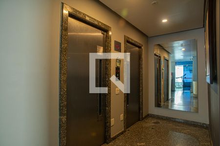 Apartamento à venda com 159m², 2 quartos e 1 vaga Apartamento à venda com 159m², 2 quartos e 1 vagaÁrea comum - Elevadores