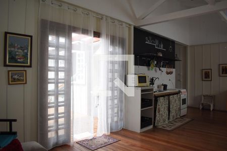 Sala de casa de condomínio para alugar com 1 quarto, 80m² em Mercês, Curitiba