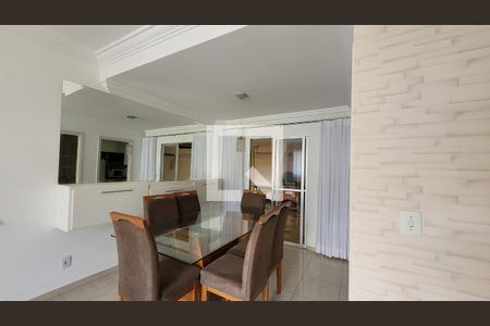 Sala de casa de condomínio à venda com 2 quartos, 100m² em Parque Rural Fazenda Santa Cândida, Campinas