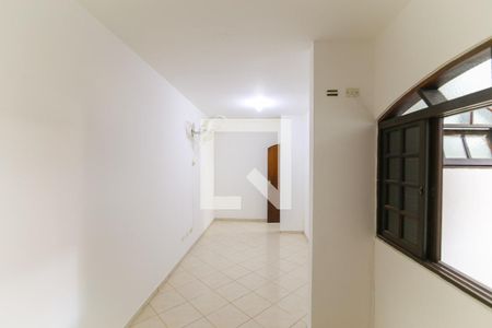 Sala/Quarto de casa para alugar com 1 quarto, 64m² em Jardim Clementino, Taboão da Serra