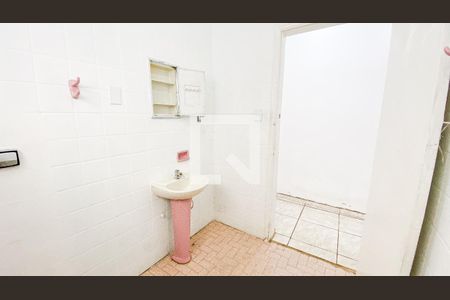Banheiro de casa à venda com 2 quartos, 125m² em Vila Scarpelli, Santo André