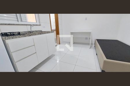 Quarto / Cozinha de kitnet/studio para alugar com 1 quarto, 15m² em Vila Sao Pedro, Santo André