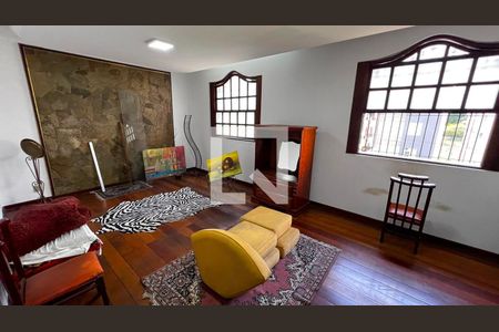 Sala de casa à venda com 4 quartos, 600m² em Sagrada Família, Belo Horizonte