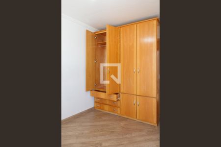 Quarto 1 de apartamento para alugar com 2 quartos, 75m² em Vila Paiva, São Paulo