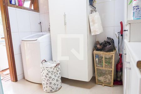 Casa de condomínio à venda com 600m², 3 quartos e 8 vagas Casa de condomínio à venda com 600m², 3 quartos e 8 vagasÁrea de Serviço