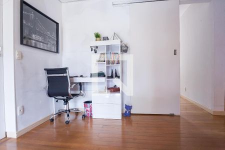 Casa de condomínio à venda com 600m², 3 quartos e 8 vagas Casa de condomínio à venda com 600m², 3 quartos e 8 vagasEscritório