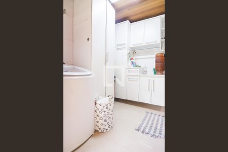 Casa de condomínio à venda com 600m², 3 quartos e 8 vagas Casa de condomínio à venda com 600m², 3 quartos e 8 vagasÁrea de Serviço