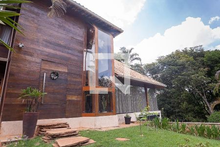 Casa de condomínio à venda com 600m², 3 quartos e 8 vagas Casa de condomínio à venda com 600m², 3 quartos e 8 vagasfacahda