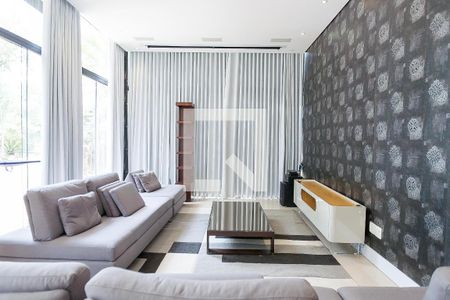 Casa de condomínio à venda com 600m², 3 quartos e 8 vagas Casa de condomínio à venda com 600m², 3 quartos e 8 vagascinema