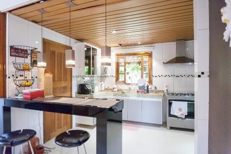 Casa de condomínio à venda com 600m², 3 quartos e 8 vagas Casa de condomínio à venda com 600m², 3 quartos e 8 vagasCozinha